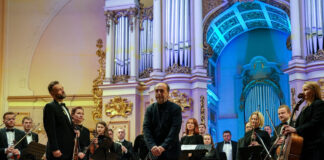 На сцені Львівської національної філармонії імені Мирослава Скорика. Фото: Віталій Грабар, Іван Станіславський