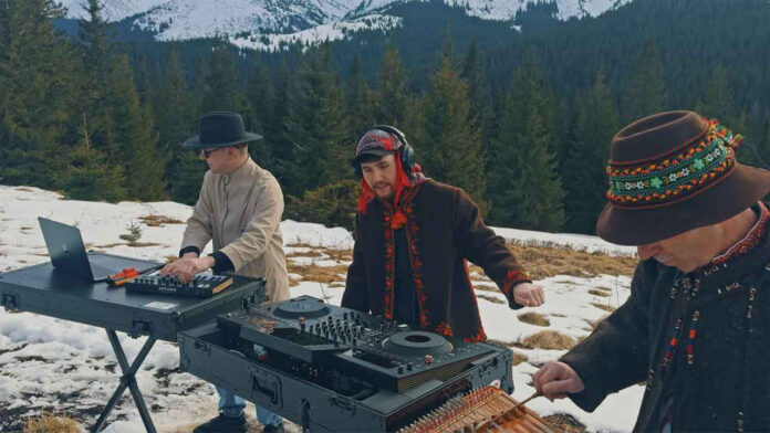 Музикант hOsT, який вигадав гуцульський хаус, презентує новий альбом “Цимбали і сопілка”