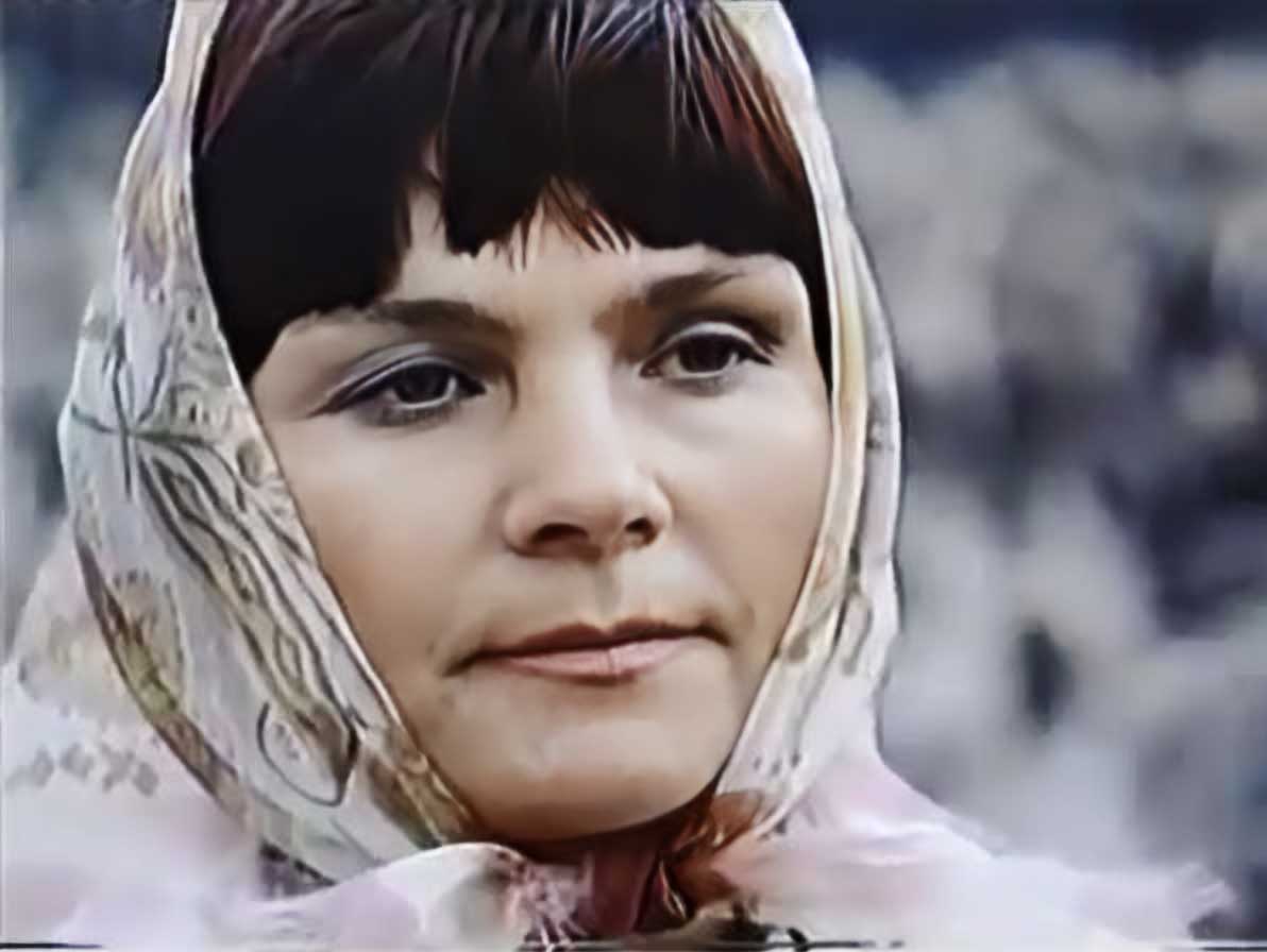 Таїсія Литвиненко у фільмі "Така пізня, така тепла осінь". Кадр з фільму