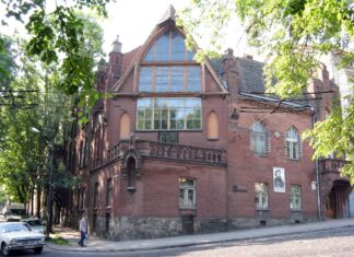 Навчання у Львові та пенсія у Лондоні, або у майстерні “бородатого чаклуна”