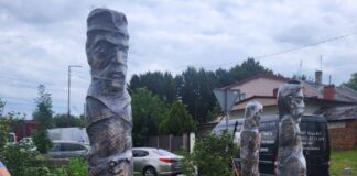 Нові скульптури козаків на Сихові