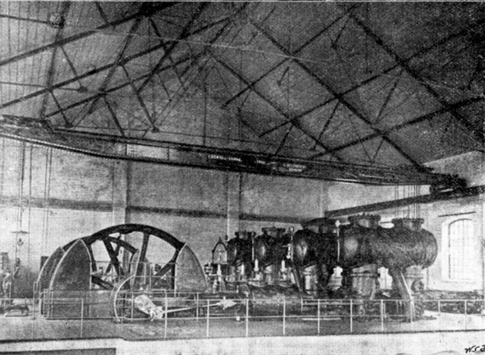 В машинній залі насосної станції у с. Воля Добростанська. Світлина із брошури С. Александровича "Водогін львівський", 1902 р