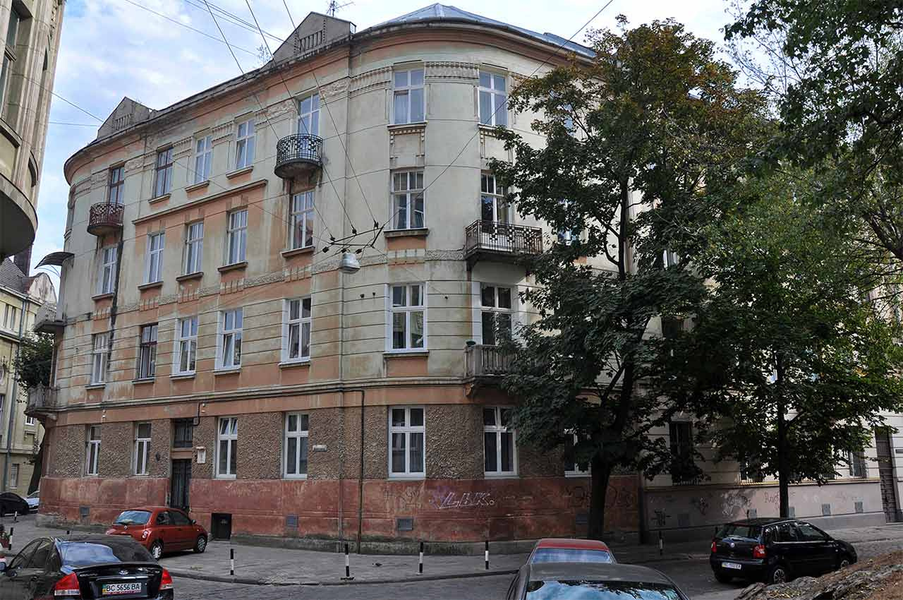 Житловий будинок у Львові на площі Шашкевича, 2