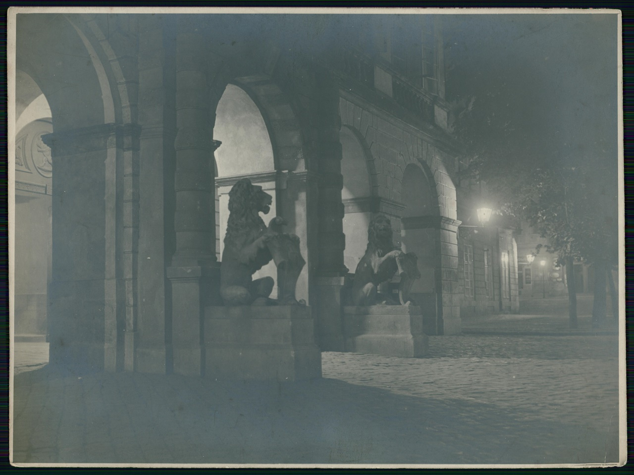 Леви біля Ратуші на Площі Ринок, 1939-1942 рр.