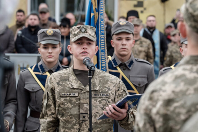 У Ліцеї імені Героїв Крут 189 юнаків та дівчат склали присягу ліцеїста У Ліцеї імені Героїв Крут 189 юнаків та дівчат склали присягу ліцеїста