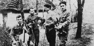 Струнний квартет УСС. 1916р. Зліва Роман Лесик, Антін Баландюк, Ярослав Барнич і Михайло Гайворонський.