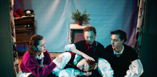 Сцена з вистави "Милі створіння". Світлина Христини Куч