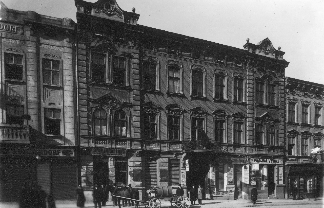 На вулицях міста