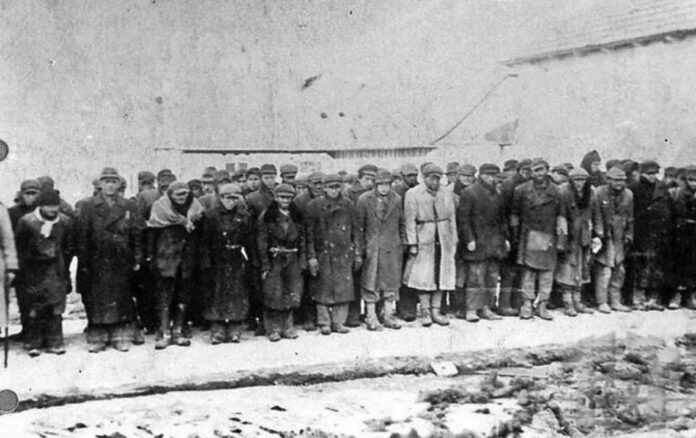в’язні Янівського концтабору фото: museumterror.com
