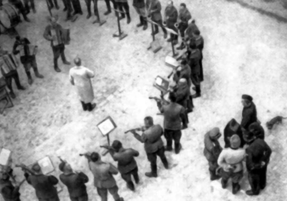 оркестр Янівського концтабору виконує "Танго смерті", фото: museumterror.com