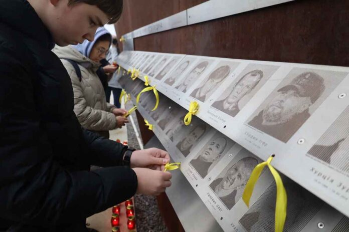 У Львові Провели Акцію «Жовта Стрічка» До Дня Гідності Та Свободи