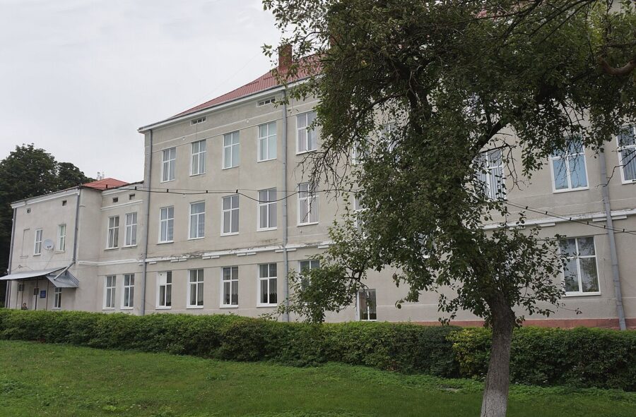 Будинок колишньої української гімназії в Рогатині. Фото з https://uk.wikipedia.org/