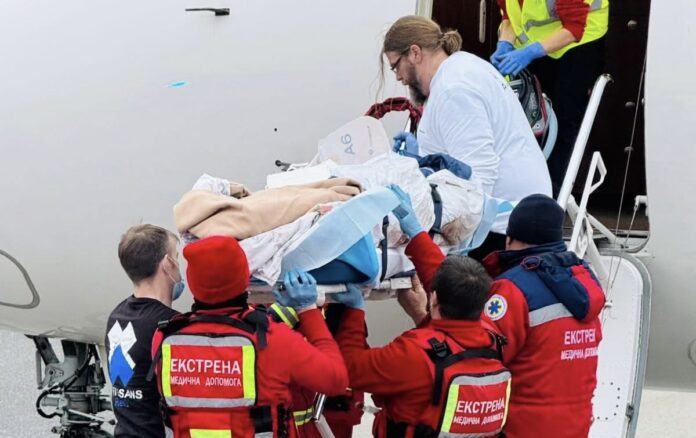 Медики Центру екстреної медичної допомоги долучилися до складної міжнародної евакуації пацієнтів з важкими опіками до Німеччини