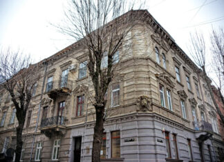 Достеменно не відомо, чому саме вепр став символом цього будинку. Фото із Вікіпедії