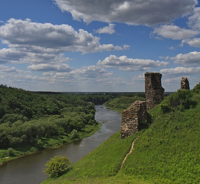 Вид на річку Случ з Губківського замку