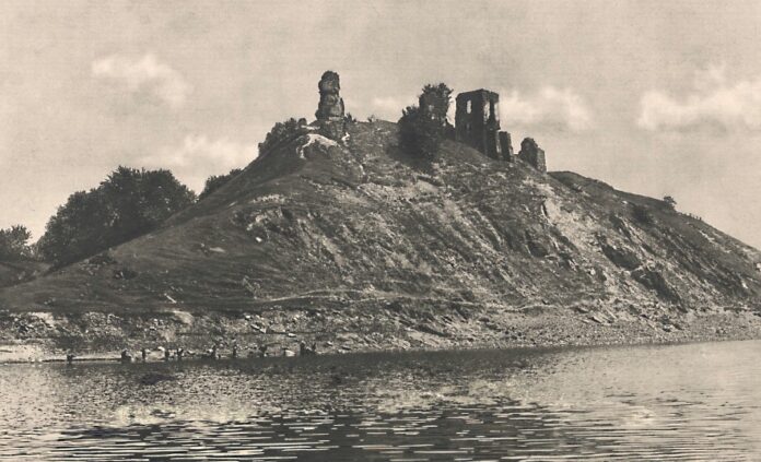 Губківський замок, руїни. Фото міжвоєнного періоду