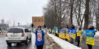 У Шептицькому провели мовчазну акцію на підтримку зниклих безвісти та полонених захисників