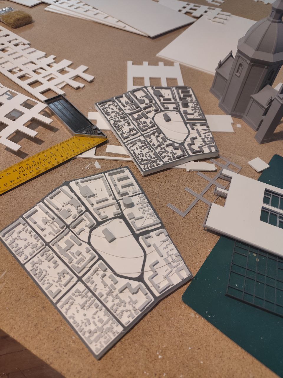 Робота над макетом Маріуполя