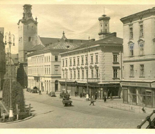 Кінотеатр на площі Міцкевича, 10 у Львові