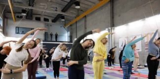 Системність і розумний підхід — основа тренувань. На цьому занятті, як зазначає Галина Безугла, тіло працює цілісно, поєднуючи елементи пілатесу та силового контролю.