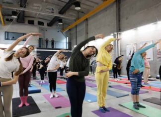 Системність і розумний підхід — основа тренувань. На цьому занятті, як зазначає Галина Безугла, тіло працює цілісно, поєднуючи елементи пілатесу та силового контролю.