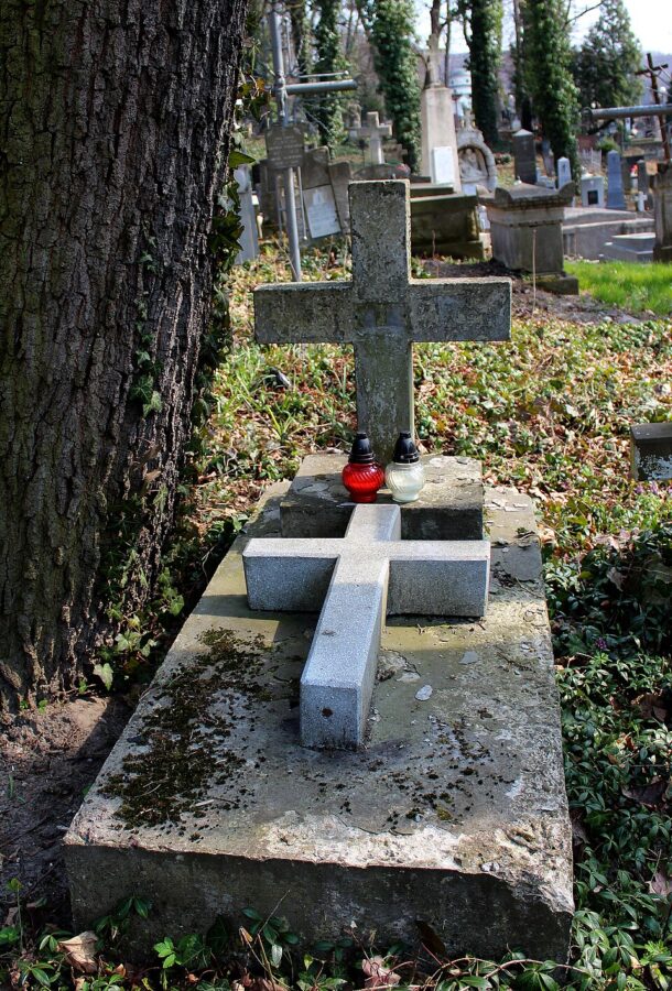 Могила Рудольфа Менкицького на Личаківському цвинтарі. Фото з https://uk.wikipedia.org/