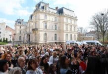 Тисячі львів’ян відроджують магію писанкарства заради великої мети