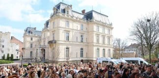 Тисячі львів’ян відроджують магію писанкарства заради великої мети